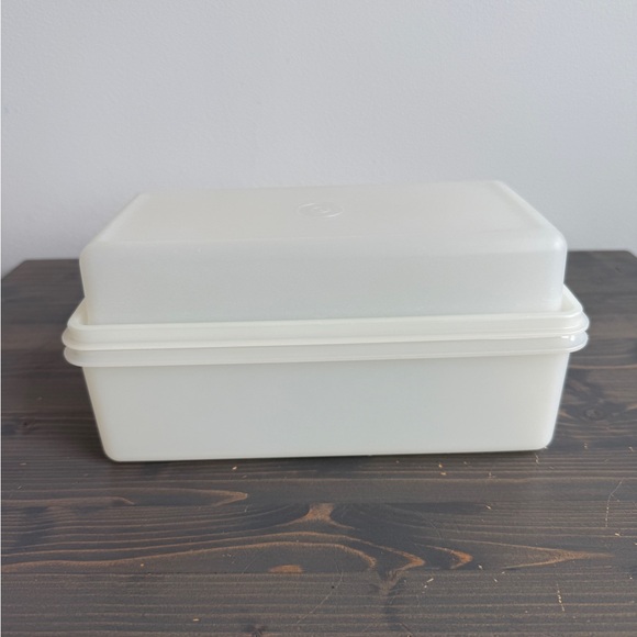 Vintage Tupperware loaf container - Picture 3 of 11